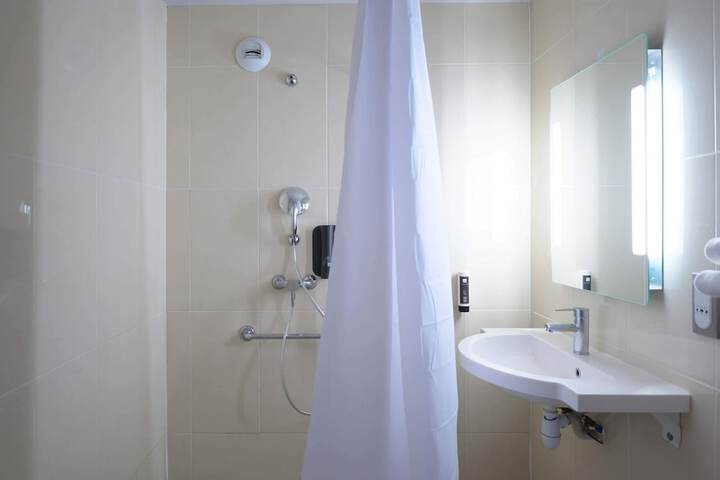 Room 14 of 29