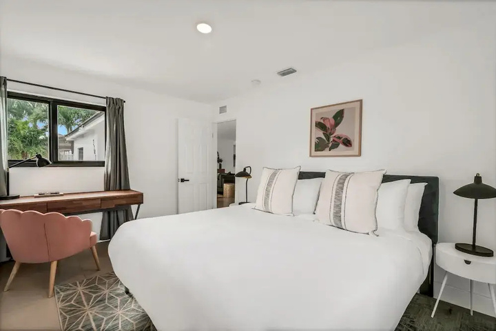 Room 4 of 23