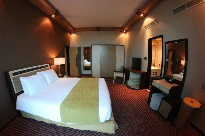 Room 5 of 72