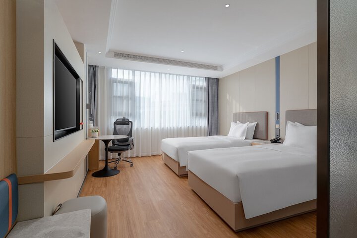 Room 32 of 57