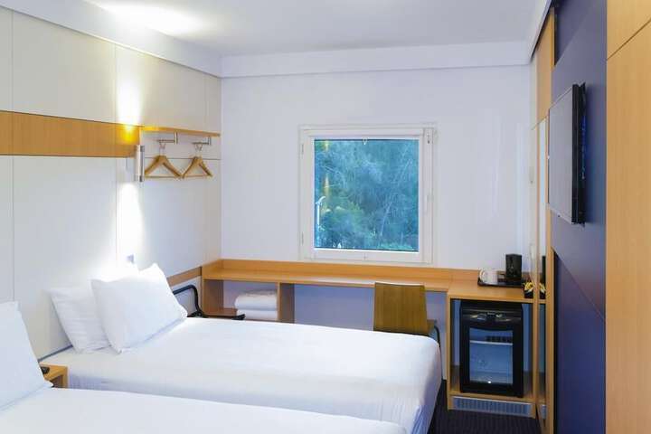 Room 16 of 35