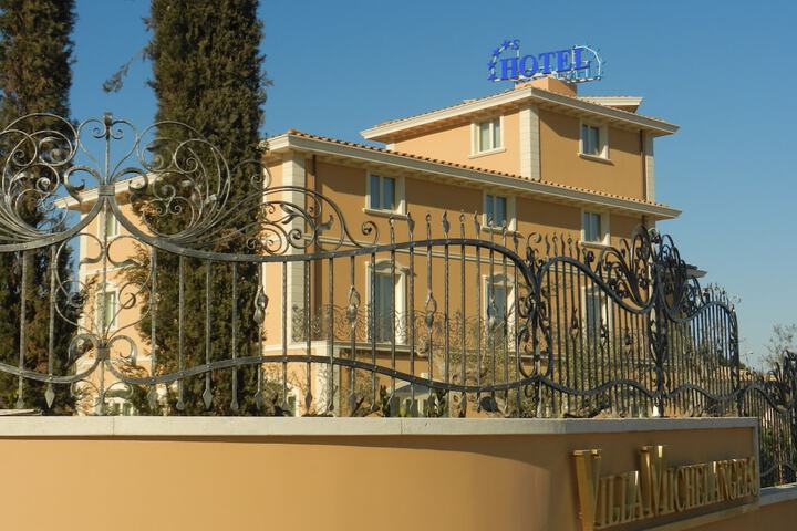 Exterior of Villa Michelangelo