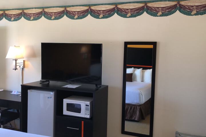 Room 4 of 40
