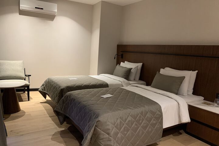 Room 10 of 128