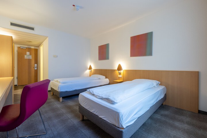 Room 3 of 46