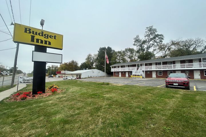 Exterior of Budget Inn