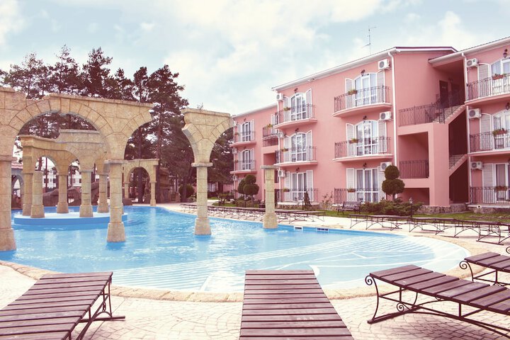 Pool 32 of 122