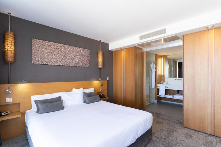 Room 15 of 63