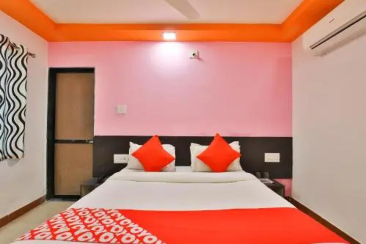 Oyo 24921 Hotel Shree