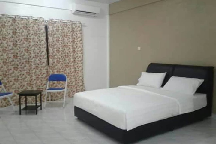 Room 6 of 13