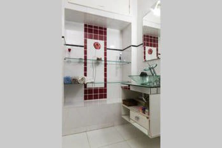 Room 2 of 17