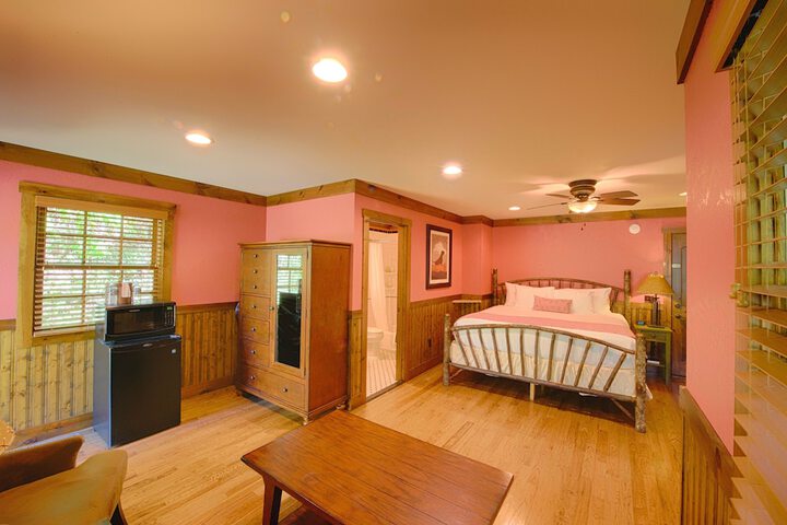 Room 68 of 243