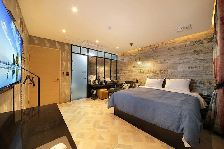 Room 9 of 44