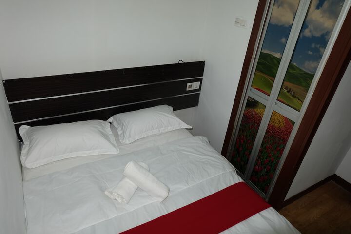 Room 8 of 33