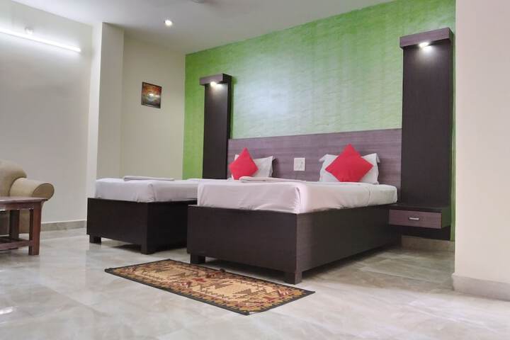 Room 11 of 36
