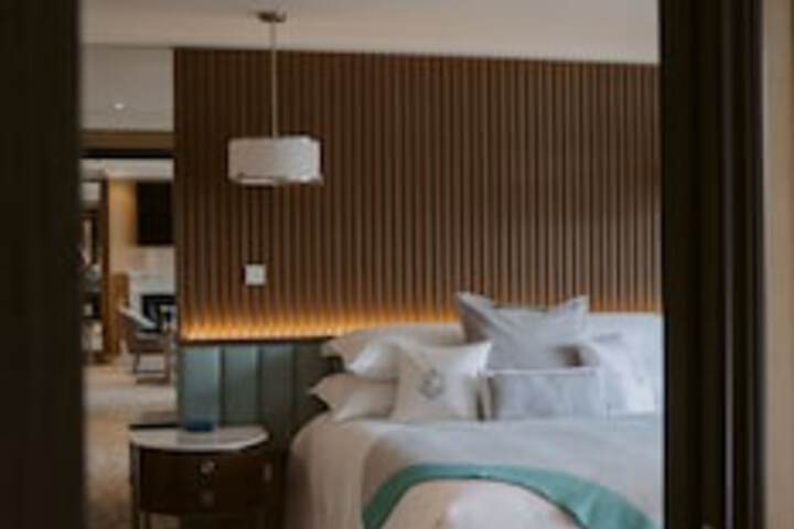 Room 34 of 216
