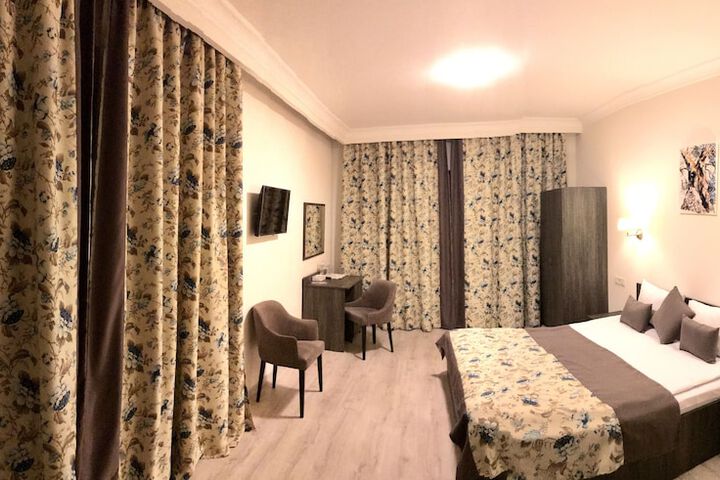 Room 33 of 106