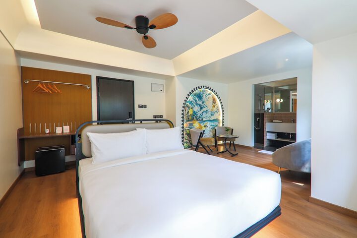 Room 12 of 102