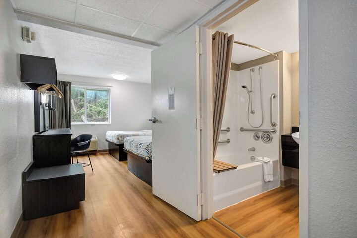 Room 18 of 40