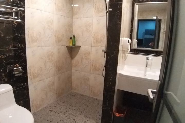 Room 32 of 36