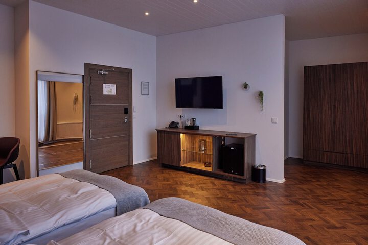 Room 5 of 89