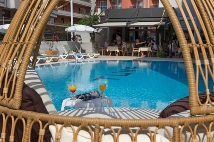 Hotel with Pool