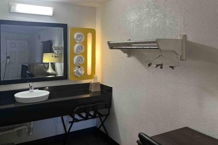 Room 26 of 28