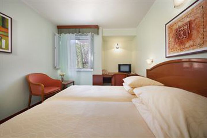 Room 14 of 46