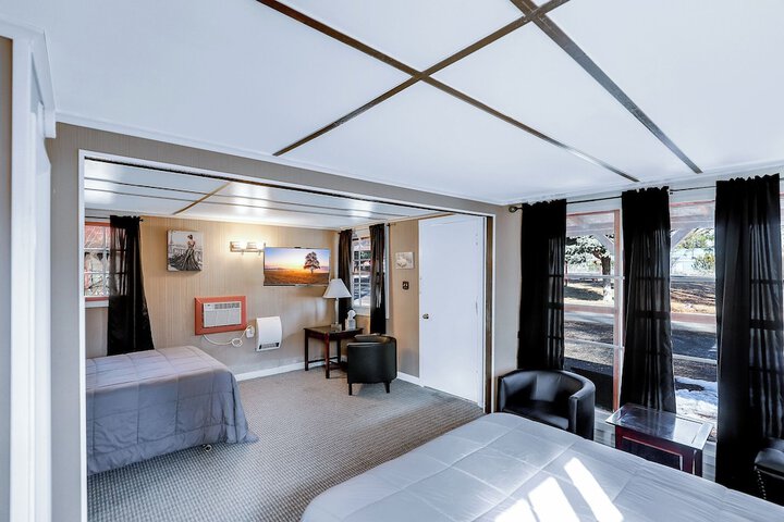 Room 7 of 18