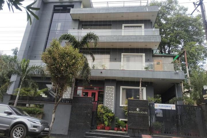 Hotel Kingston House - Near Shaheed Path and Ayodhya Road