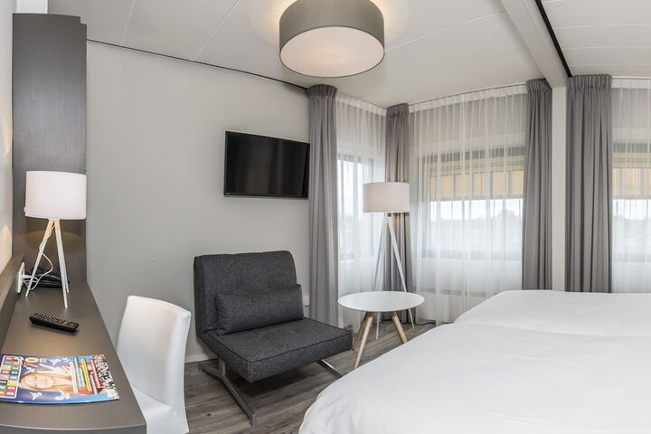 Room 5 of 63