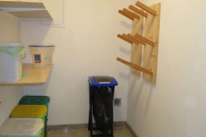 Room 9 of 16