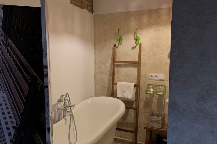 Room 21 of 45