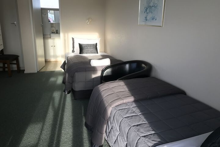Room 27 of 100