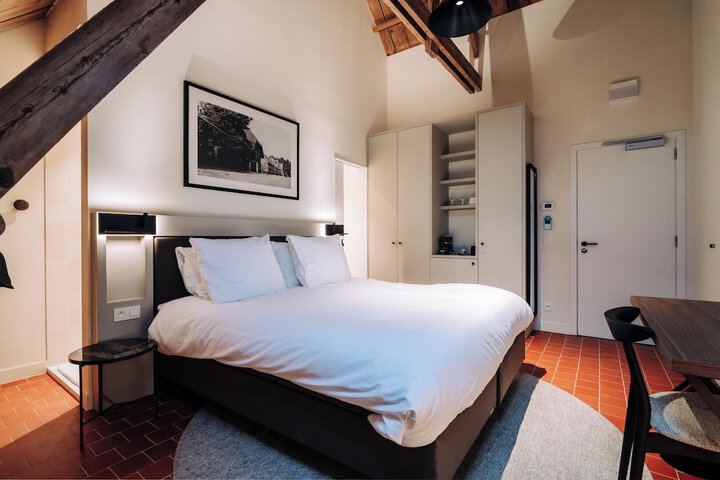 Room 17 of 48