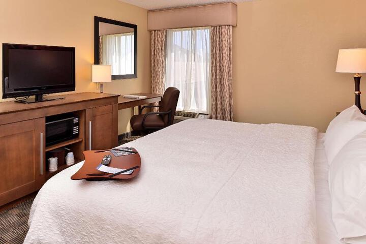 1 King Bed (2 of 11)