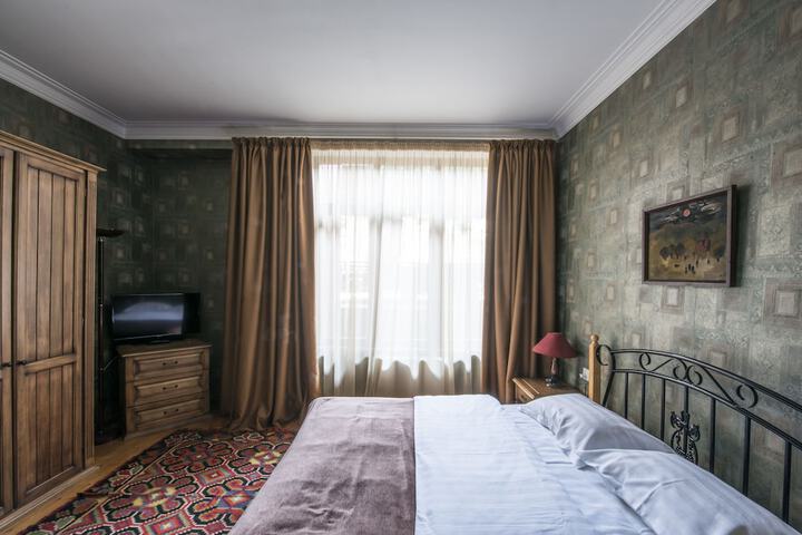 Room 34 of 90