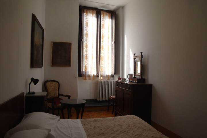 Room 9 of 39