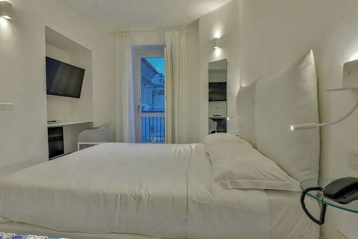 Room 10 of 50