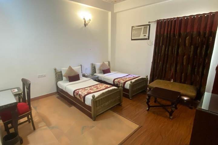 Room 6 of 62