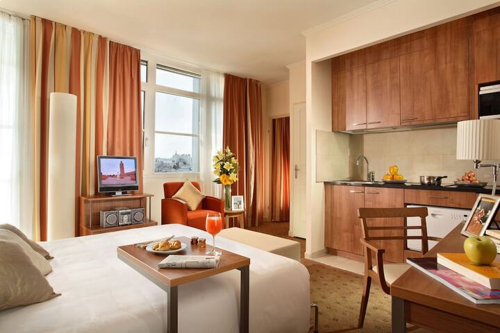 Room 14 of 40