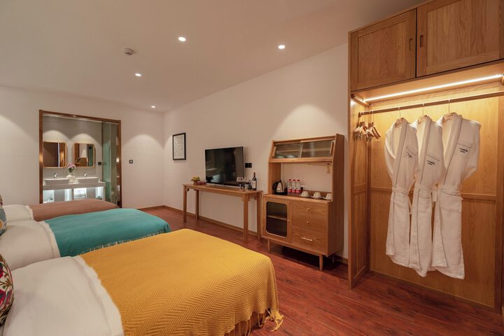 Room 3 of 126