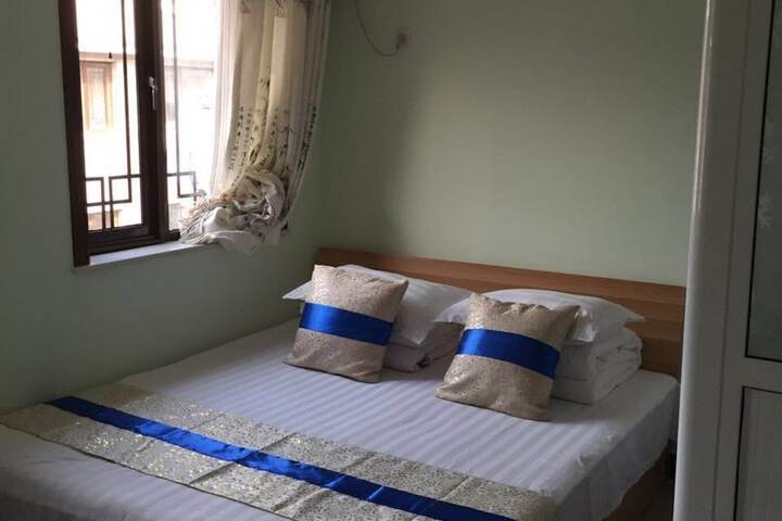 Room 4 of 9