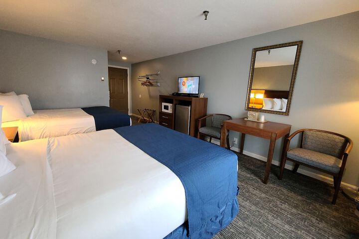 1 King Bed (8 of 10)