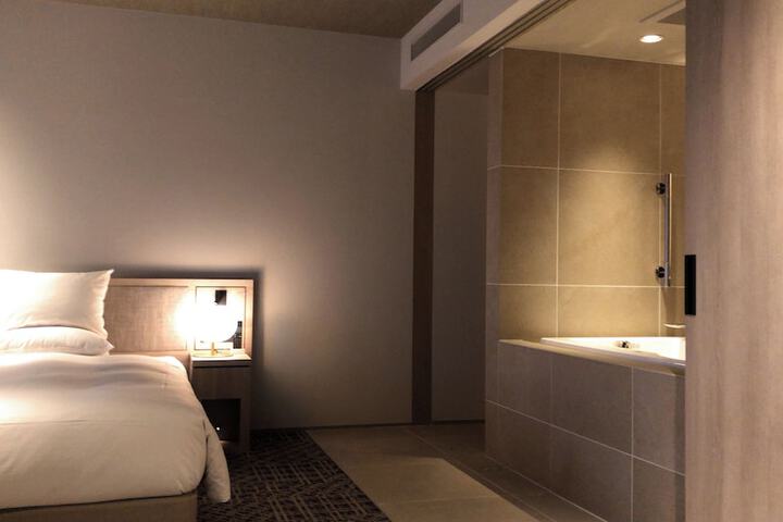 Room 33 of 98