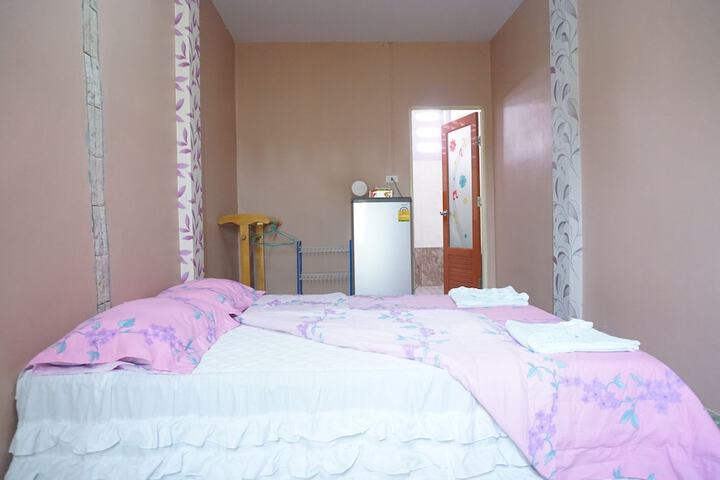 Room 4 of 16