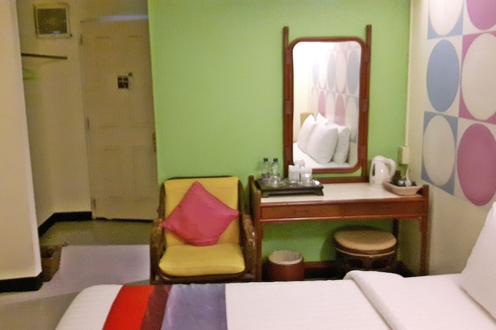 Room 14 of 42