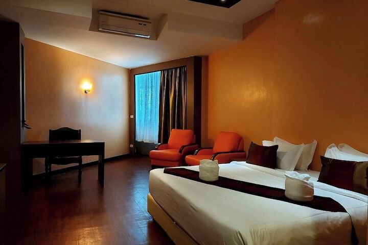 Room 28 of 32