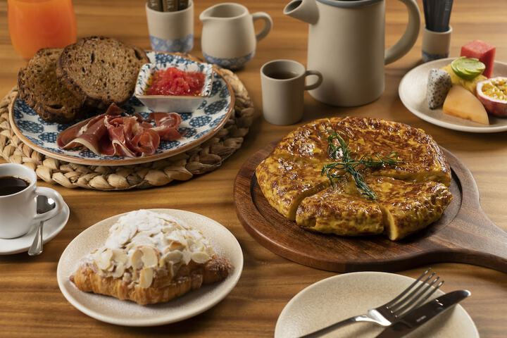Breakfast/Coffee Service 65 of 91