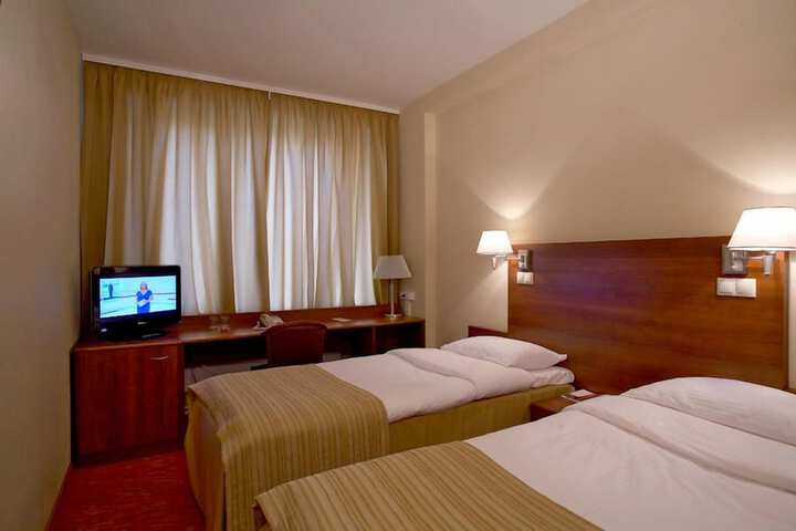 Room 28 of 115